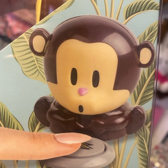 Adorable monkey nail dryer! - Picture 2 of 3